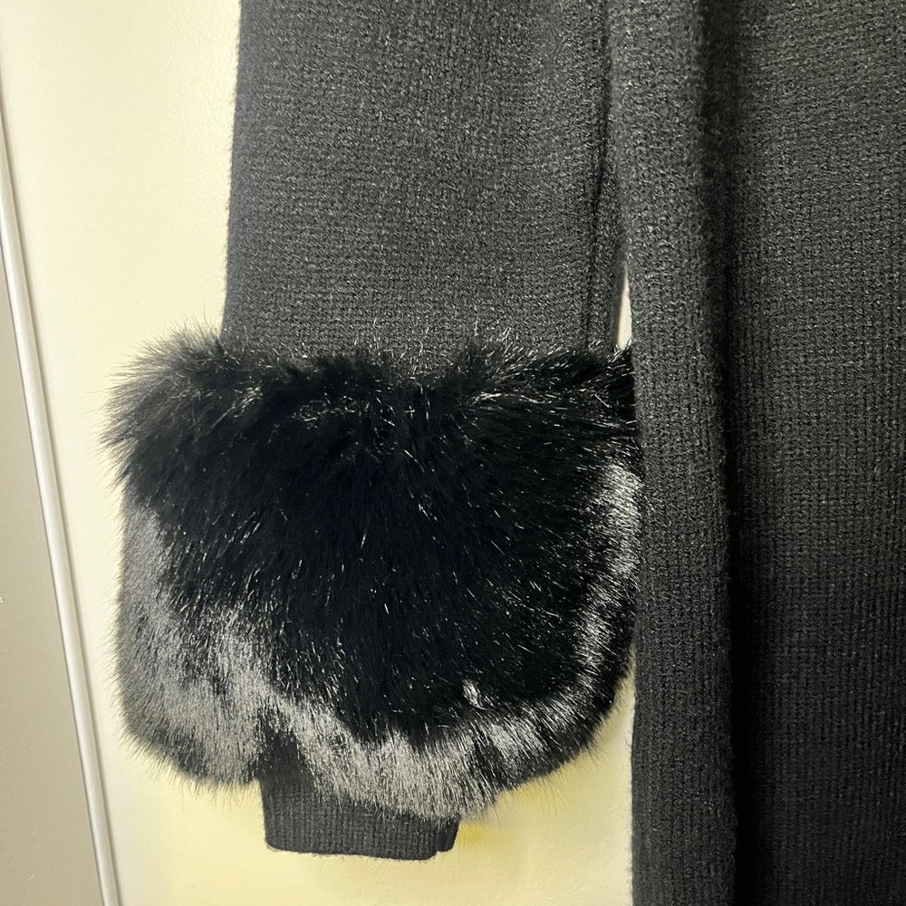 Saks Fifth Avenue Black Shift Sweater Dress with Faux Fur Cuffs- Size Large - Picture 5 of 8